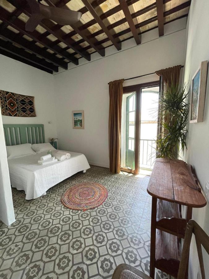Dona Lola Rooms โกนิล เด ลาฟรอนเตรา ภายนอก รูปภาพ