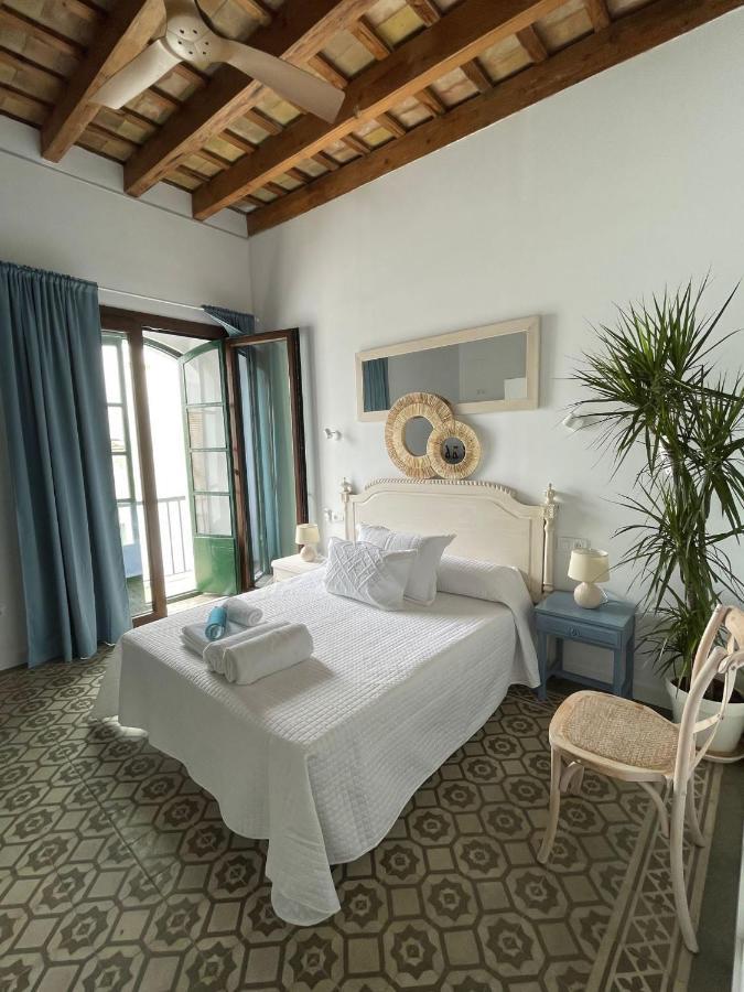 Dona Lola Rooms โกนิล เด ลาฟรอนเตรา ภายนอก รูปภาพ