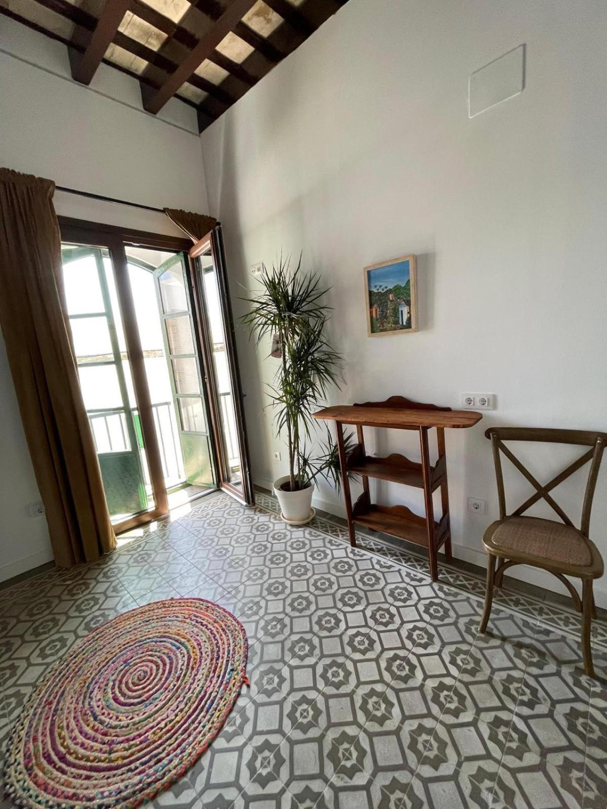 Dona Lola Rooms โกนิล เด ลาฟรอนเตรา ภายนอก รูปภาพ
